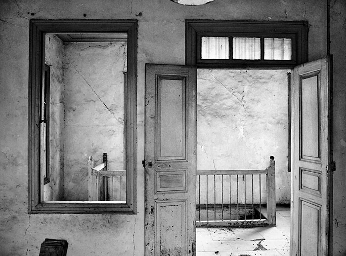 &copy; Thodoris Tzalavras - Nicosia in Dark and White