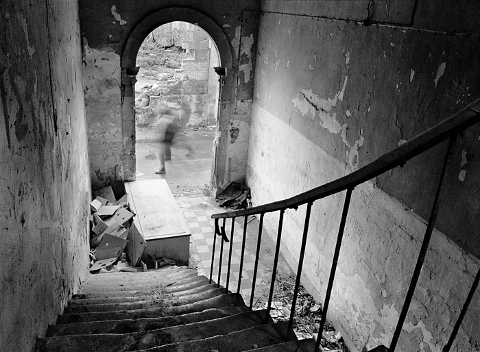 &copy; Thodoris Tzalavras - Nicosia in Dark and White