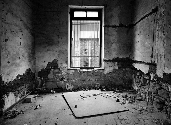 &copy; Thodoris Tzalavras - Nicosia in Dark and White