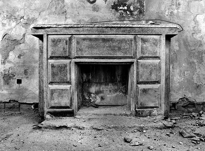 &copy; Thodoris Tzalavras - Nicosia in Dark and White