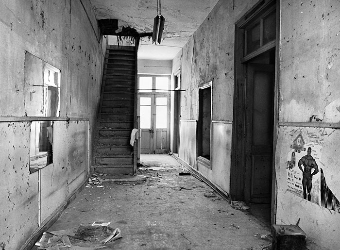 &copy; Thodoris Tzalavras - Nicosia in Dark and White